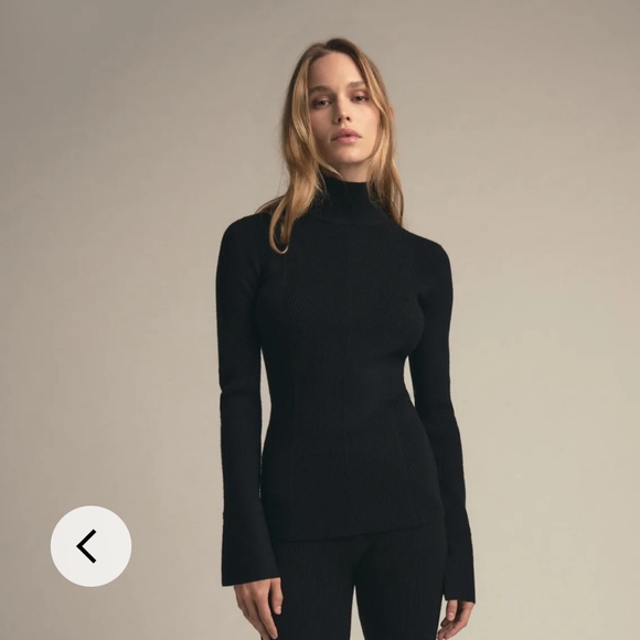 Favorite Daughter Tops - Favorite Daughter THE RUNWAY TOP Black Ribbed Long Bell Sleeve Top Size Large